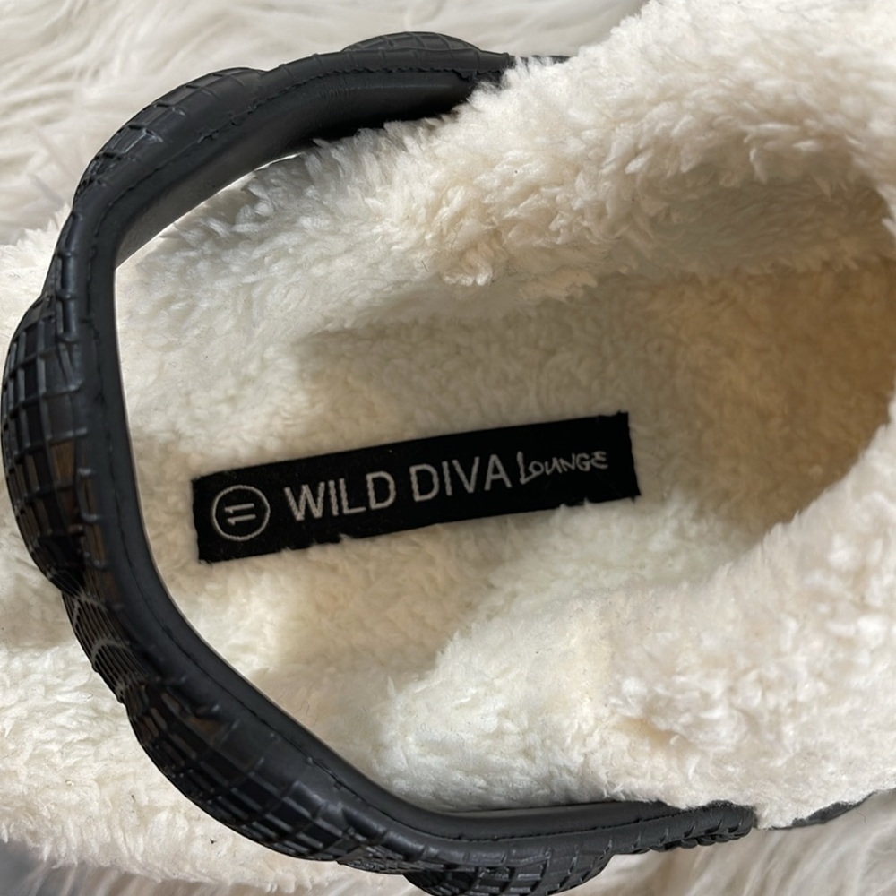 WILD DIVA Lounge Unique Fleece Lined Black Bubble Clogs with Fun Charms Size 11 - Picture 10 of 11